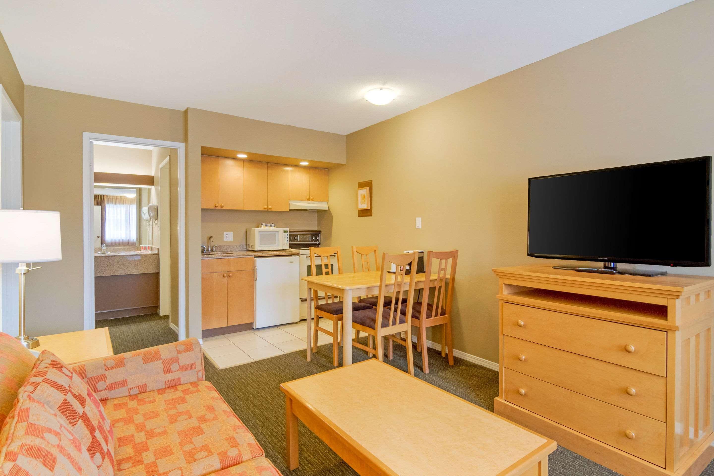 Econo Lodge Inn & Suites West Vancouver Exterior foto