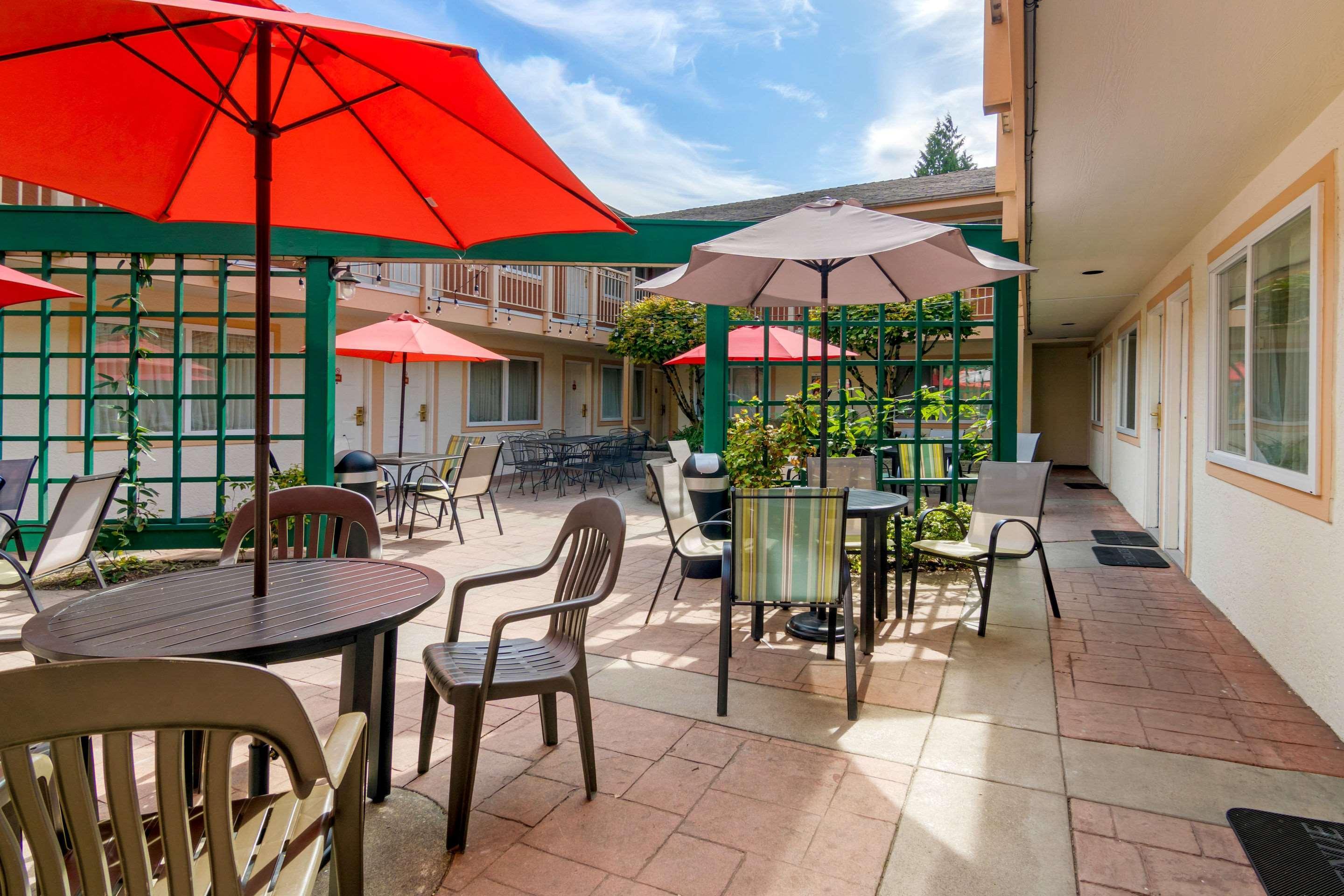 Econo Lodge Inn & Suites West Vancouver Exterior foto
