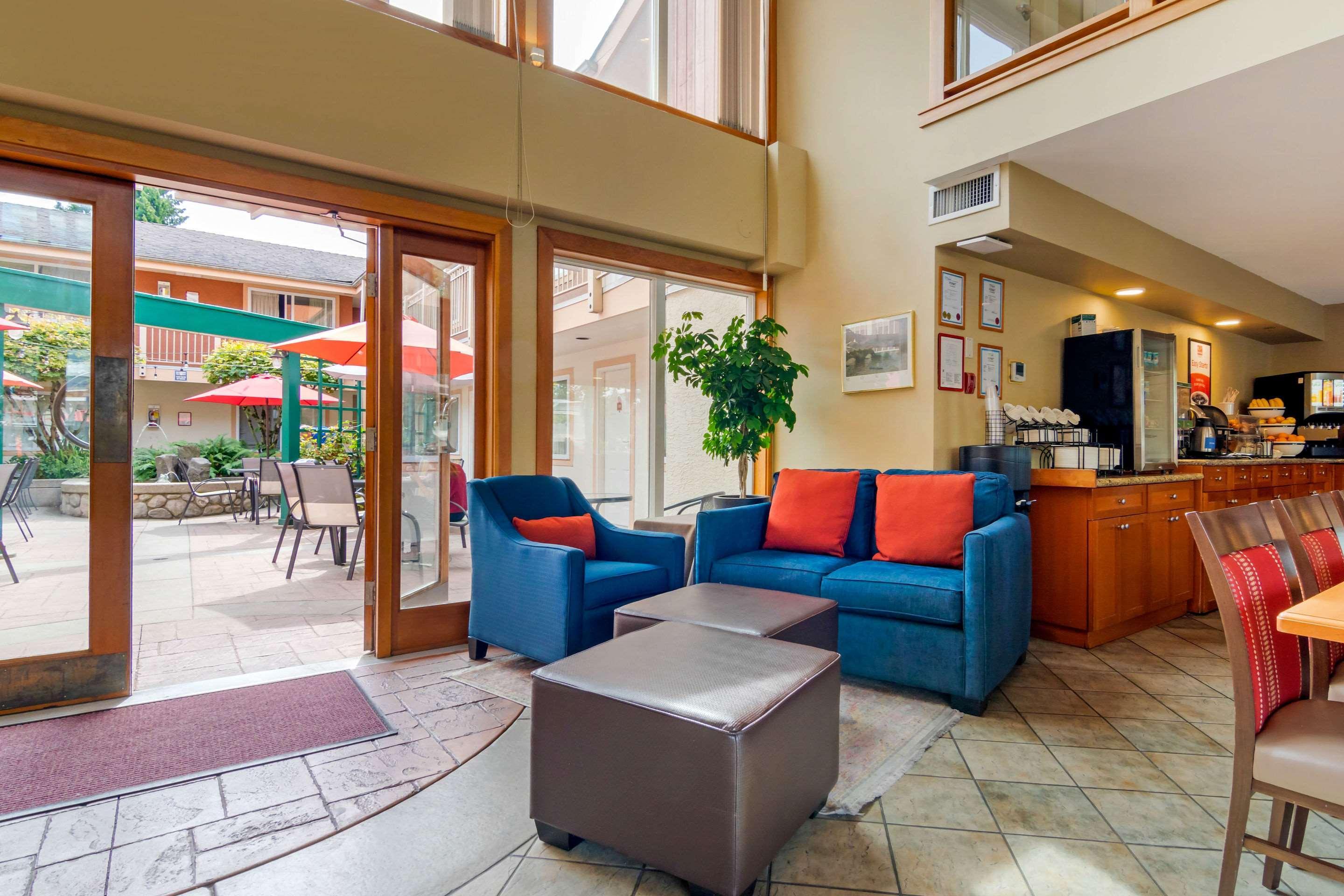 Econo Lodge Inn & Suites West Vancouver Exterior foto